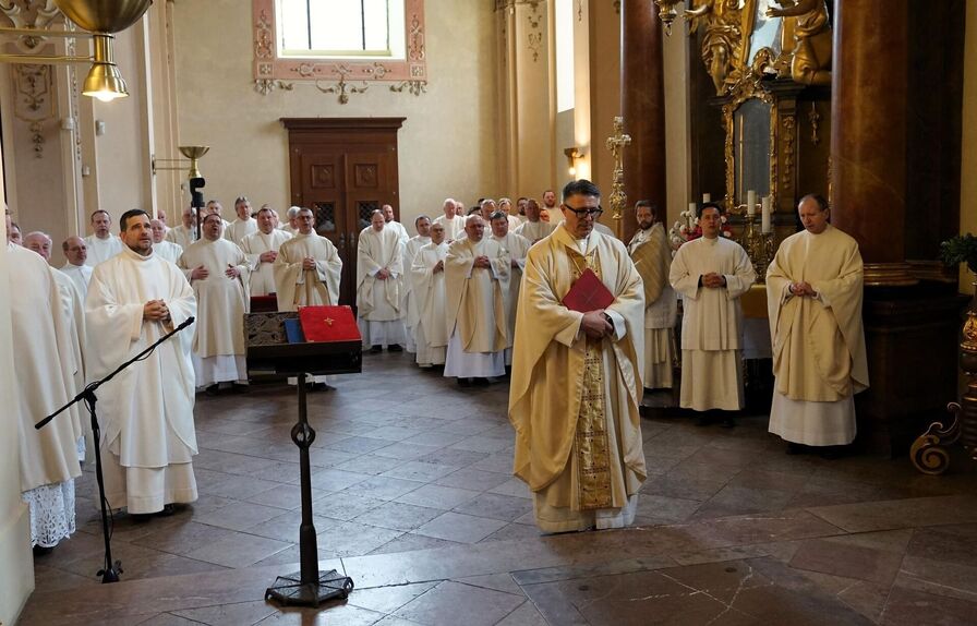 Final prayer at the tomb of the order's founder – Saint Norbert.