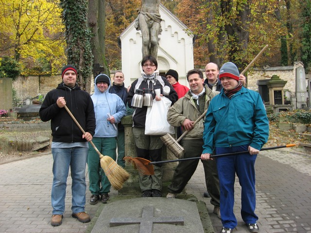 Příprava na památku zemřelých 2010